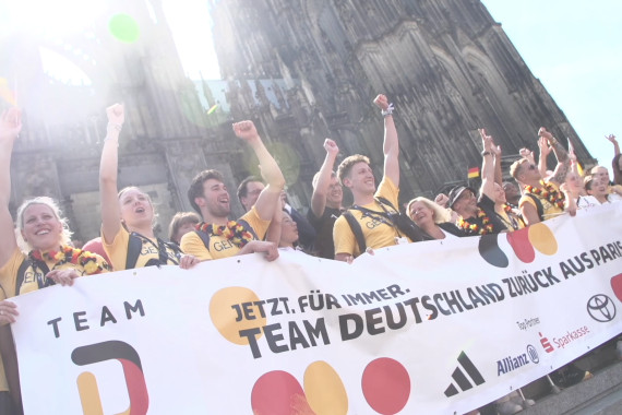 Vorschaubild: Team D in Köln empfangen