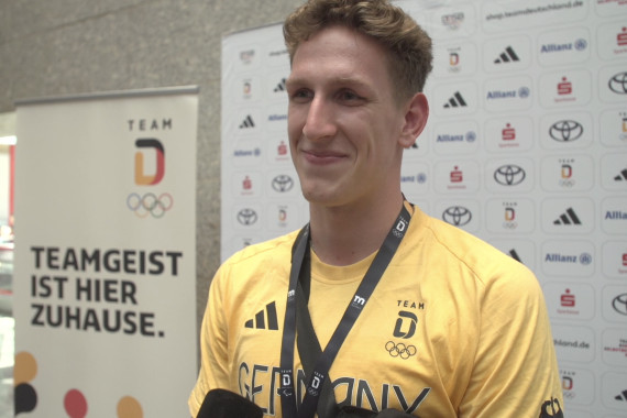 Im Interview spricht Goldmedaillengewinner im Schwimmen Lukas Märtens, u.a. über den besonderen Empfang in Köln sowie die symbolische Staffelübergabe an die Paralympischen Spielen.