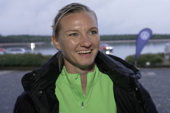 Im Interview spricht Alexandra Popp, Kapitänin des VfL Wolfsburg, u.a. über die Bedeutung der Driving Experience sowie die Auslosung in der Champions League.