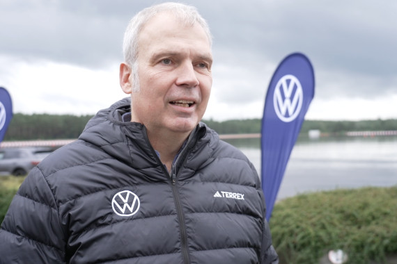 Im Interview sprich Gerd Voss, Leiter Sportkommunikation bei Volkswagen, u.a. über die Bedeutung des Fahrsicherheitstrainigs für die Akteure.