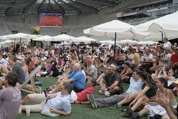 Schnittbilder aus der Fan Zone, wo u.a. emotional mit Angelique Kerber mitgefiebert wurde.