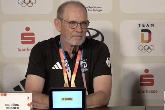 Im Rahmen der Pressekonferenz spricht Weitsprung-Trainer Ulrich Knapp u.a. über darüber, wie sich Malaika Mihambo nach ihrer Corona-Infektion auf ihr olympisches Leistungsniveau zurückgekämpft hat.