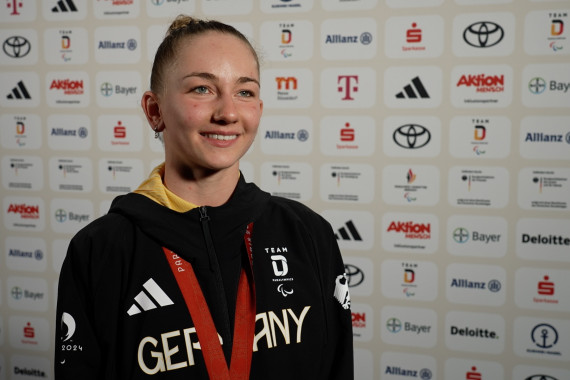 Im Interview spricht Bronzemedaillengewinnerin Mira Maack über ihren Wettkampf und wie sich die Stimmung in der Schwimmhalle auf ihre Leistung ausgewirkt hat.