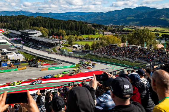 Insgesamt 41.000 Besucher verfolgten die DTM auf dem Red Bull Ring