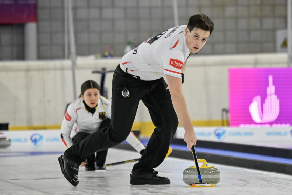 Team StuDi feiert gleich drei Medaillen: Curling Mixed Double