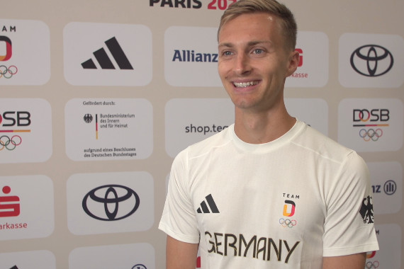 Im Interview spricht Leichtathlet Jonathan Hilbert u.a. über seine persönlichen Ziele für Olympia und über sein Lieblingsteil der neuen Team Deutschland Kollektion.