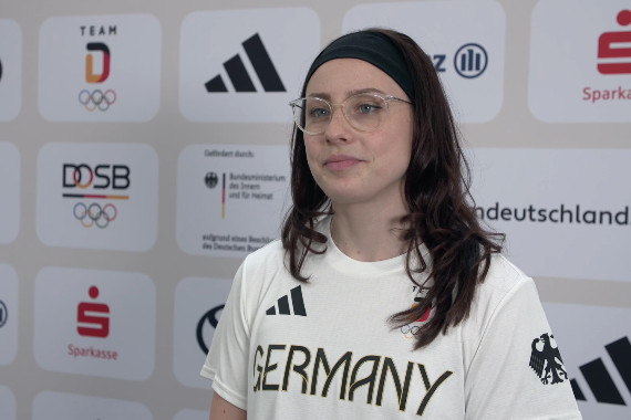 Im Interview spricht Kunstturnerin Sarah Voss u.a. darüber, wie froh sie ist, dass die Olympischen Spiele bald beginnen und über  ihre persönlichen Ziele für die Wettkämpfe.