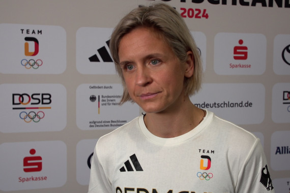 Im Interview spricht Beachvolleyball-Olympiasiegerin Laura Ludwig u.a. über die Einkleidung und die Olympischen Spiele in Paris.