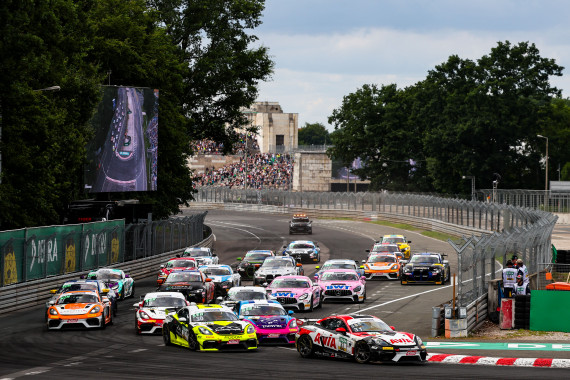 Ganz vorne: Der Porsche von Avia W&S Motorsport auf dem Norisring