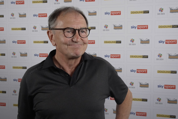 Im Interview spricht Trainerlegende Ewald Lienen u.a. über den Wandel des Transfergeschäfts im Profifußball und blickt auf die Situation bei seinen Ex-Vereinen Borussia Mönchengladbach und dem 1. FC Köln.