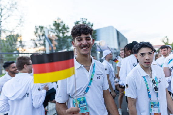 Deutsche Athleten bei der Opening Ceremony der FISU Games 2023 in Chengdu