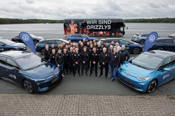 Eintracht Braunschweig und Wolfsburg Grizzlys besuchen Driving Experience