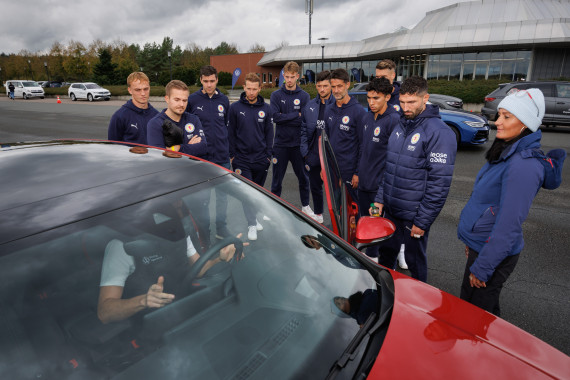 Eintracht Braunschweig und Wolfsburg Grizzlys besuchen Driving Experience