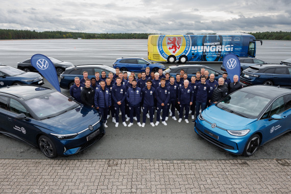 Eintracht Braunschweig und Wolfsburg Grizzlys besuchen Driving Experience