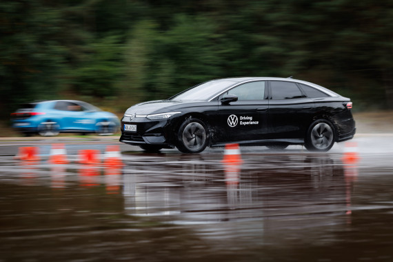 Eintracht Braunschweig und Wolfsburg Grizzlys besuchen Driving Experience