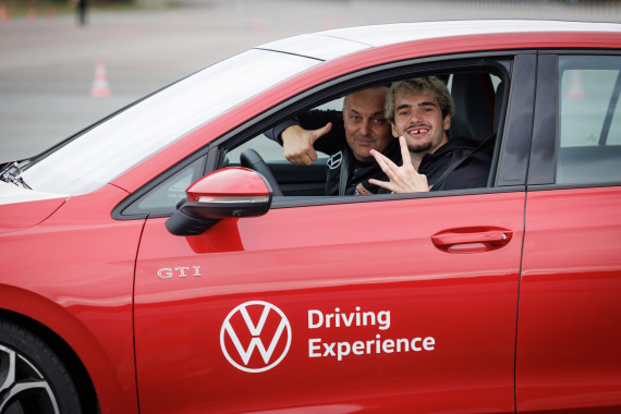 Eintracht Braunschweig und Wolfsburg Grizzlys besuchen Driving Experience