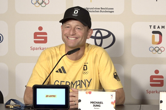 Im Rahmen der Pressekonferenz spricht der Goldmedaillen-Gewinner Michael Jung u.a. über seine Impressionen rund um den Wettkampf sowie seine kurz- und langfristige Planung.