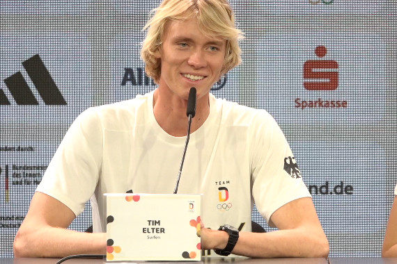 Auf der Pressekonferenz im Deutschen Haus hat der Surfer Tim Elter u.a. über seine Wettkämpfe auf Tahiti gesprochen.