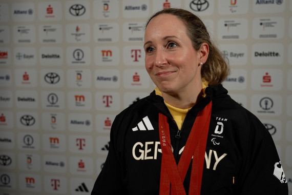 Im Interview spricht Paralympicssiegerin Annika Zeyen-Giles über die beiden Bronzemedaillen, die sie im Zeitfahren und beim Straßenrennen in Paris gewonnen hat.