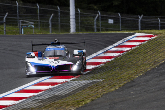 BMW Team um Marco Wittmann fährt auf Platz zwei