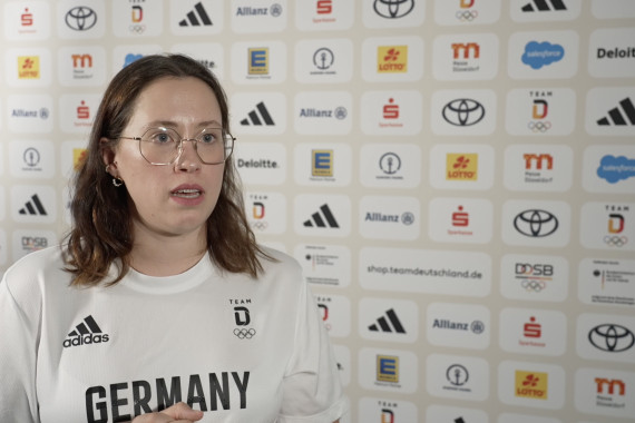 Im Interview spricht Sarah Wellbrock unter anderem über ihre Eindrücke vom Deutschen Haus und wie sie den Support auf der Fan Zone erlebt. Außerdem blickt die Bronzemedaillengewinnerin von Tokio auf die anstehenden Freiwasser-Wettkämpfe.