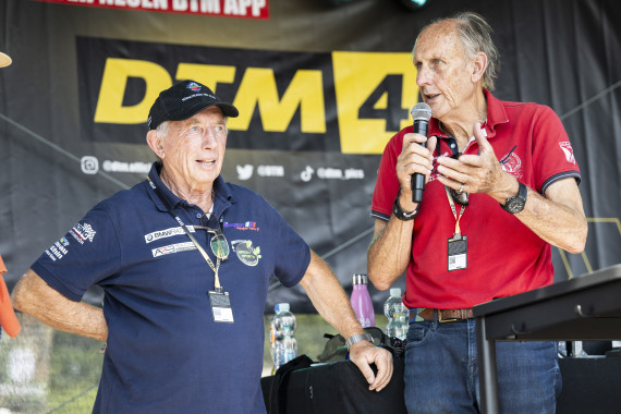 Harald Grohs und Hans-Joachim Stuck (l-r) erzählten aus alten DTM-Zeiten