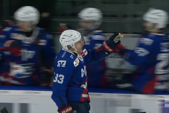 Markus Hännikäinen führt die Adler Mannheim mit drei Toren zum Kantersieg gegen die DEG.