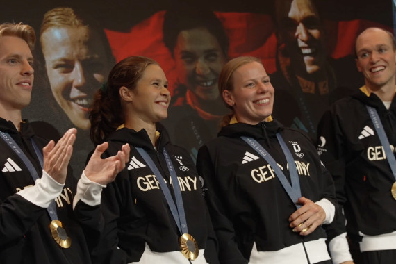 Footage vom sogenannten Medal Walk und dem anschließenden Bühnentalk mit den Olympiasiegern Tim Hellwig, Lisa Tertsch, Lasse Lührs und Laura Lindemann.