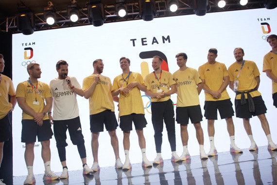 Footage vom Medaillenempfang im Deutschen Haus und dem anschließenden Bühnentalk mit der Handball-Nationalmannschaft.