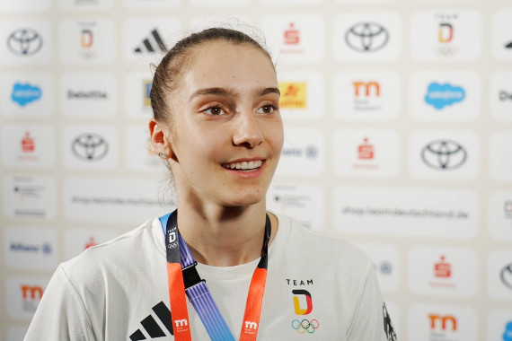 Im Interview spricht Kunstturnerin Helen Kevric u.a. darüber, wie sie auf ihre kommenden Wettkämpfe blickt und wie sie ihre Zeit bei den Olympischen Spielen wahrnimmt.