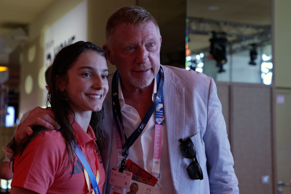 Schnittbilder von Besuchen und Auftritten im Deutschen Haus. Unter anderem waren Boris Becker und Franziska van Almsick zu Gast im Home of Team D.