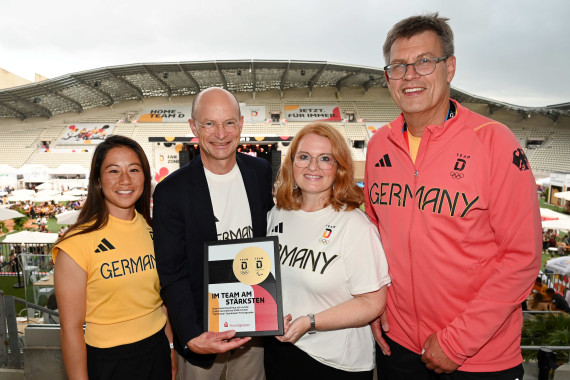 Kim Bui, Mitglied der IOC Athletenkommission, DSGV-Präsident Prof. Dr. Ulrich Reuter, DSM-Geschäftsführerin Claudia Wagner und DOSB-Präsident Weikert.