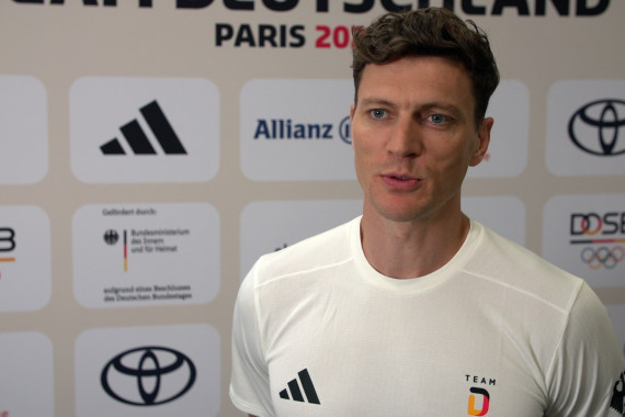 Im Interview spricht Lukas Kampa, Kapitän der deutschen Volleyball-Nationalmannschaft, über die Einkleidung und seine Ziele für die Olympischen Spiele 2024 in Paris.