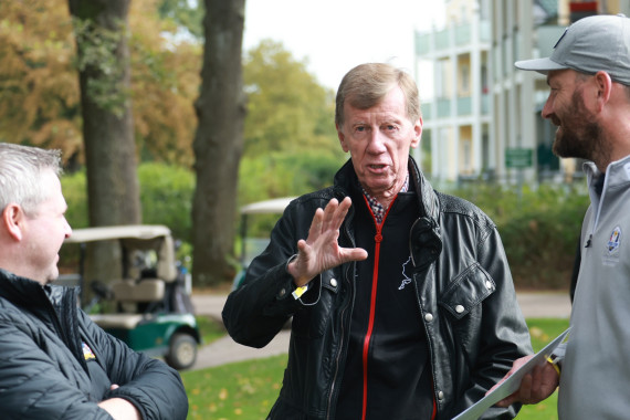 Auch der zweifache Rallye-Weltmeister Walter Röhrl stattete dem Golf-Turnier im Rahmen der Central European Rally einen Besuch ab