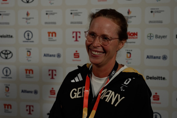 Im Interview spricht Paralympicssiegerin Tanja Scholz darüber, wie sie ihren Sieg in Paris erlebt hat.