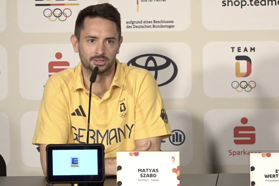 Im Rahmen der Pressekonferenz spricht Säbelfechter Matyas Szabo u.a. über seinen olympischen Wettkampf, die besondere Atmosphäre im Grand Palais sowie die intensive Vorbereitungszeit.