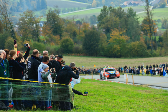 Motorsport hautnah- Die Zuschauer haben in den über 40 Fanzonen der Central European Rallye beste Au