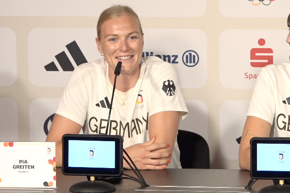 Im Rahmen der täglichen Pressekonferenz im Deutschen Haus spricht die Bronze-Ruderin Pia Greiten u.a. über den Weg ihres Teams von der Qualifikation bis zum olympischen Wettkampf und darüber, wie die Begeisterung für den Rudersport in Deutschland geweckt werden könnte.