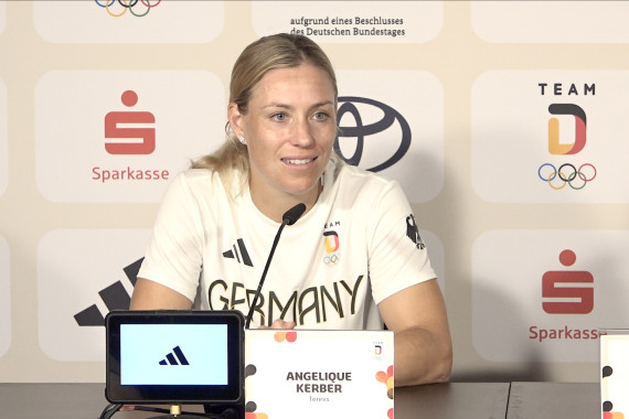 Im Rahmen der täglichen Pressekonferenz im Deutschen Haus spricht Angelique Kerber u.a. über einen möglichen Berufsweg nach der aktiven Tenniskarriere sowie die Erwartungen an Zverev bei Olympia.