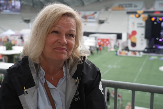 Im Interview spricht Bundesinnenministerin Nancy Faeser u.a. über ihre Eindrücke aus dem Deutschen Haus und die Bedeutung der Olympischen Spiele für Deutschland.