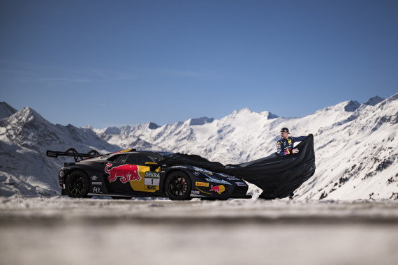 Enthüllt sein neues DTM-Fahrzeug: Mirko Bortolotti