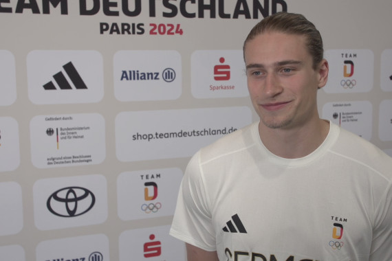 Im Interview spricht Handball-Nationalspieler Juri Knorr u.a. über seine Erwartungen an das Turnier in Frankreich und die Favoriten auf die Goldmedaille.