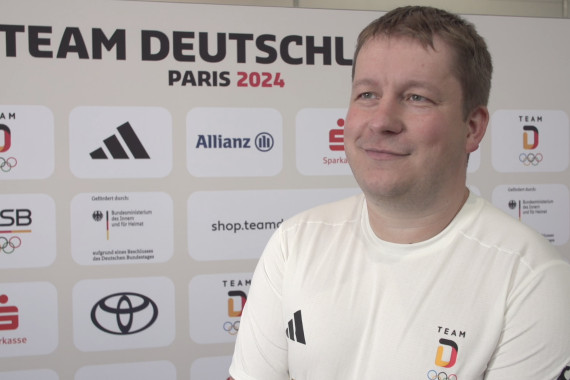 Im Interview spricht Olympiasieger Christian Reitz u.a. über die Kollektion und seine Erwartungen an die Spiele in Paris.
