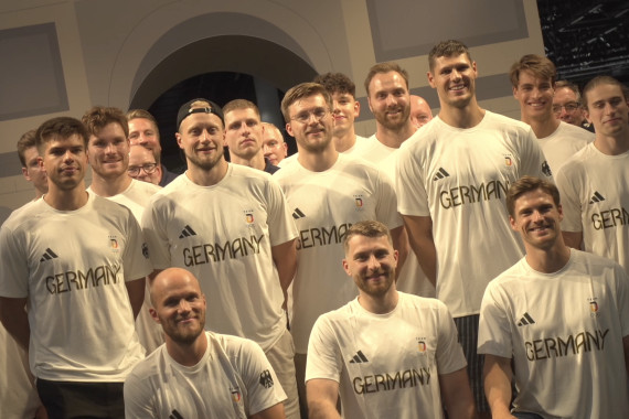 Schnittbilder zur Einkleidung von Team Deutschland. Zu sehen sind die deutsche Handball-Nationalmannschaft, Speerwerfer Julian Weber, die 3x3-Basketballerinnen und die deutschen Sitzvolleyballer.