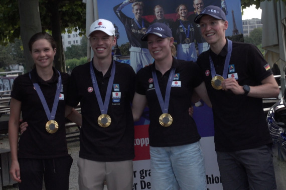 Impressionen vom Empfang der olympischen Goldmedaillengewinner*innen im Triathlon.