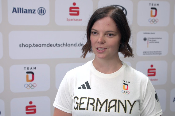 Im Interview spricht Sportschützin Nadine Messerschmidt u.a. über ihre Ziele für Olympia und über ihren Eindruck vom Einkleidungsevent in Düsseldorf.